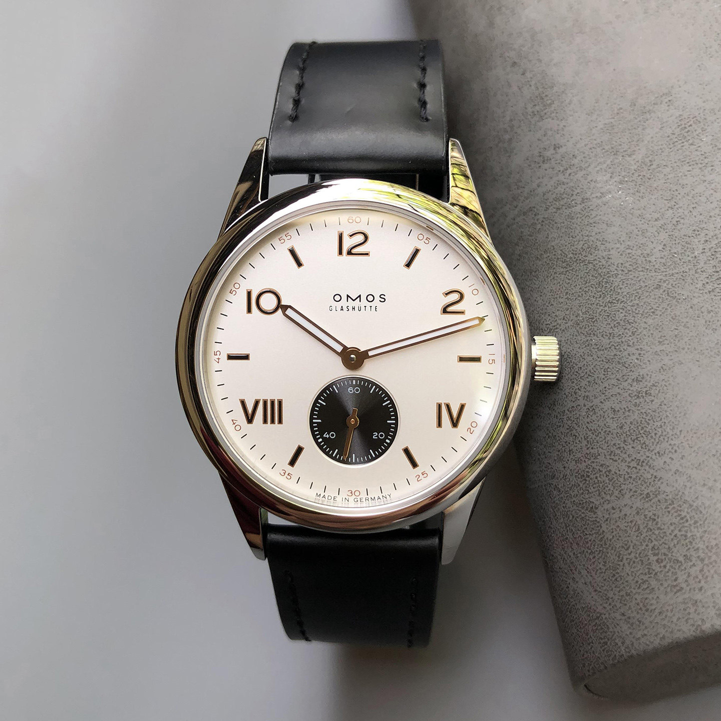 38.5mm Luxurious Men's Automat - Omega Watch Constellation review and price